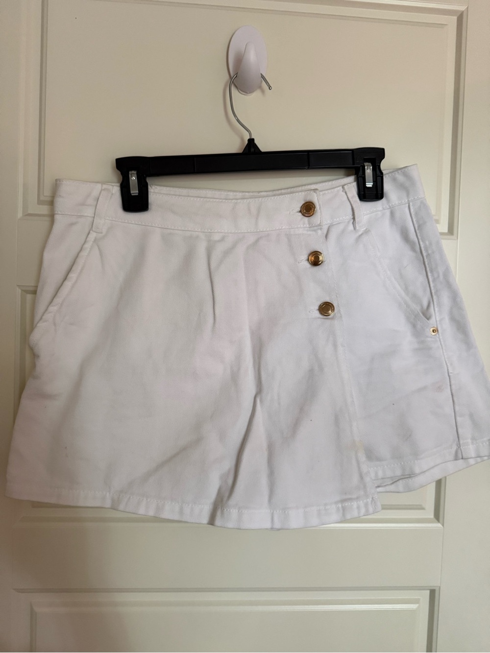 Zara White Button-Accent Skort
